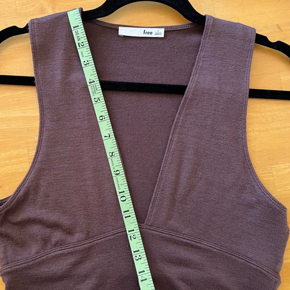 Aritzia Wilfred Free Valeria Plunge Crop Top Tank - Picture 10 of 10